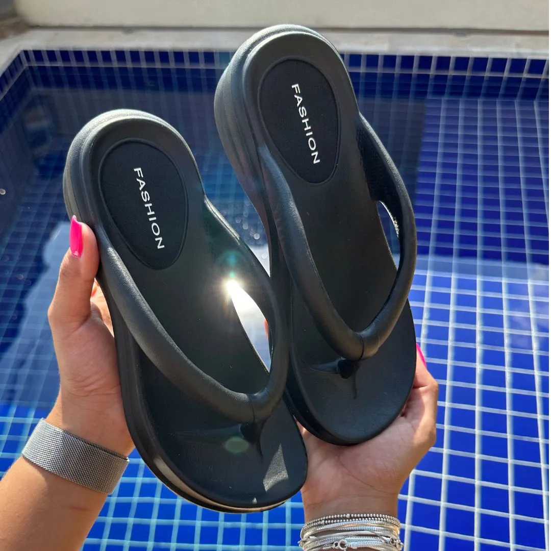 Simple and lightweight slippers